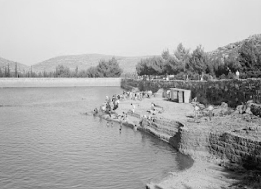 1967 Savaşı'ndan sonra Kudüslüler ve yerel Yahudi topluluklarının sakinleri piknik yapmak ve yüzmek için havuzları ziyaret edeceklerdi.