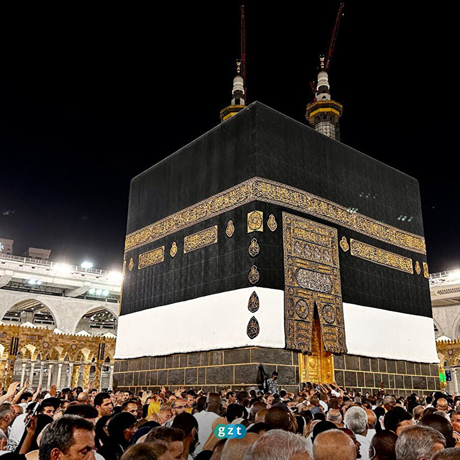 Hacı adayları Mescid-i Haram'da