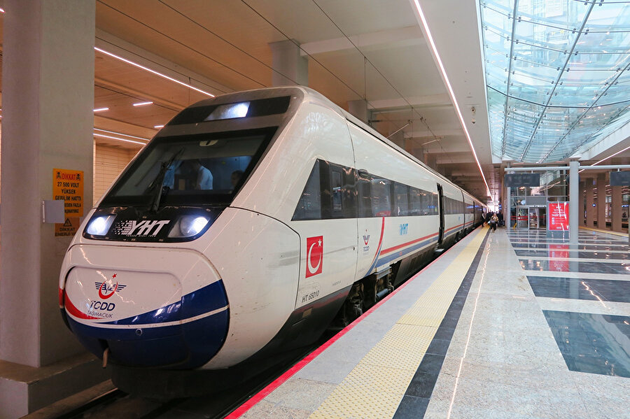  Ankara-İstanbul arası hızlı tren.