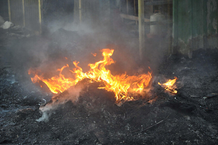 Geri dönüşüm tesisindeki yangın 17'nci saatinde kontrol altına alındı