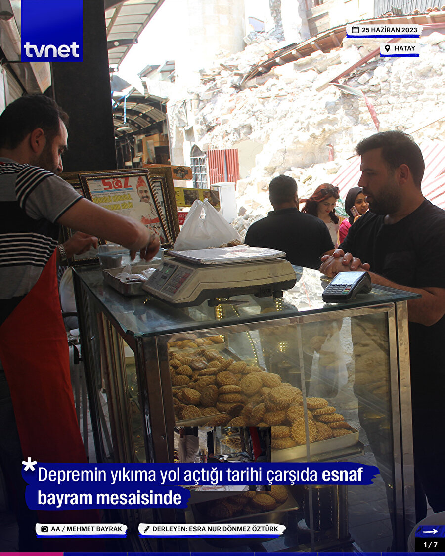 Depremin yıkıma yol açtığı tarihi çarşıda esnaf bayram mesaisinde