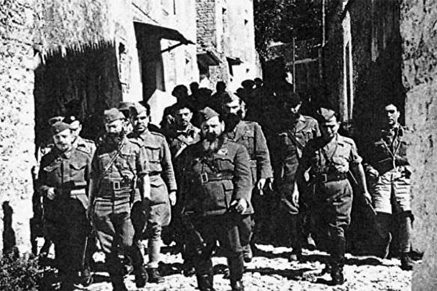 Katliam, 27 Haziran 1944'ün sabahında Zervist çetelerinin Paramithia'ya baskın yapmasıyla başlamıştı.