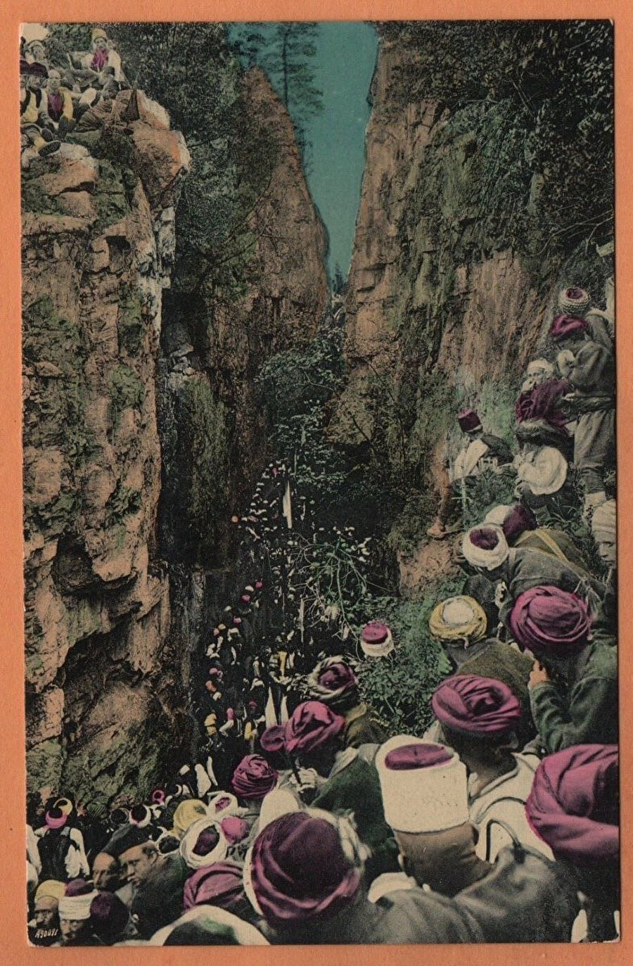 Ayvaz Dede'nin Prusac'taki kuraklığın geçmesi için dua ettiği dağda gerçekleşen şenlik kutlamaları, 1910. 