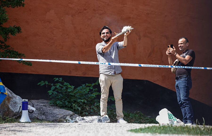 Hüseyin Emirabdullahiyan yaptığı açıklamada, "İsveç'e yeni bir büyükelçi atamak için idarî prosedürler sona ermiş olsa da, İsveç hükümetinin Kur'ân'a saygısızlık etme izni vermesi nedeniyle büyükelçi gönderme süreci ertelendi." dedi