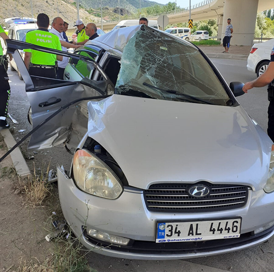 Yolcu minibüsü ile otomobil çarpıştı: 21 yaralı