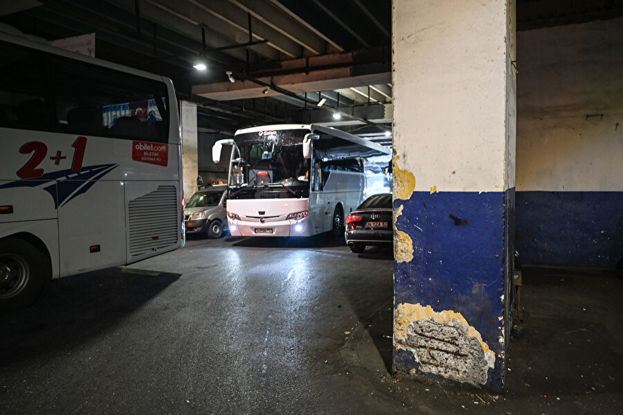 İstanbul Otogarı'nın kolonları alarm veriyor: Demirler ortaya çıktı