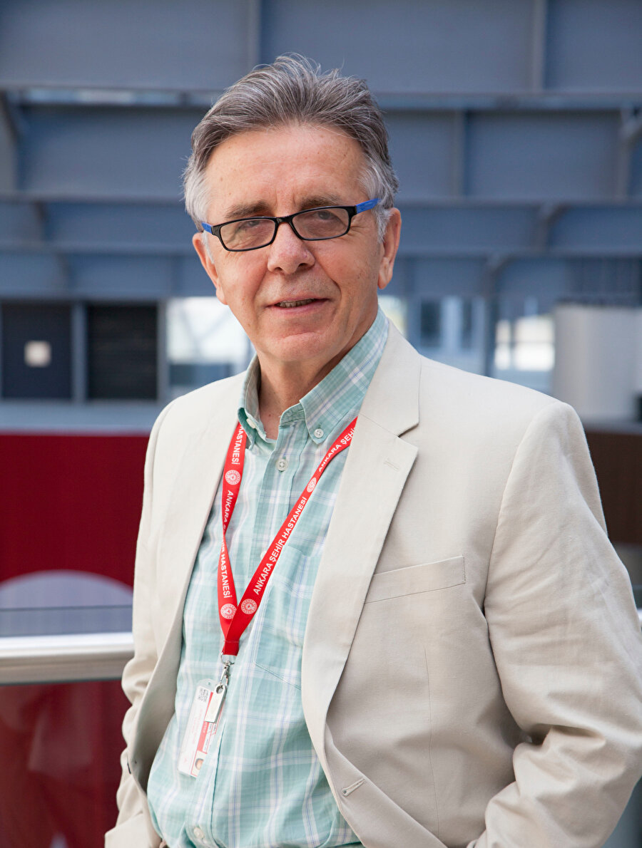 Eskiden sadece rüyalarımızda yapabildiklerimizi şimdi sanal dünyada da yapmaya çalıştığımıza dikkat çeken psikiyatri uzmanı Prof. Dr. Erol Göka ile “sosyal medyada öteki olmayı” masaya yatırdık.