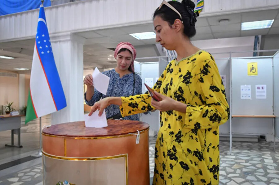 Özbekistan yasalarına göre seçimde Özbekçeyi iyi bilen, 35 yaşını dolduran, son 10 yılda ülkede sürekli yaşayan ve sadece siyasî partiler tarafından aday gösterilen Özbek vatandaşları cumhurbaşkanı adayı olabiliyor.