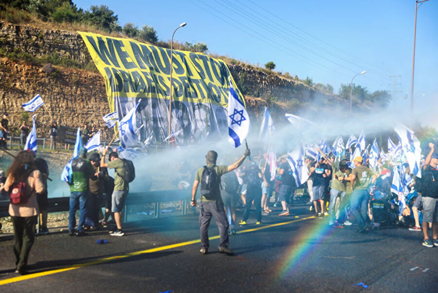 İsrail'de tartışmalı yargı tasarısının kabul edilmesi, protestoları şiddetlendirdi