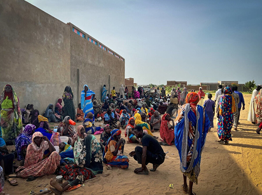 Sudan'daki şiddetli çatışma, 700.000'den fazla kişinin komşu ülkelere kaçması da dahil olmak üzere 3 milyondan fazla insanı evlerinden etti