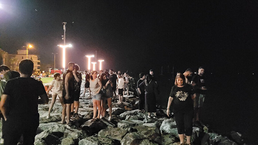 Balina sanıp sahile koştular, gerçek sonradan anlaşıldı