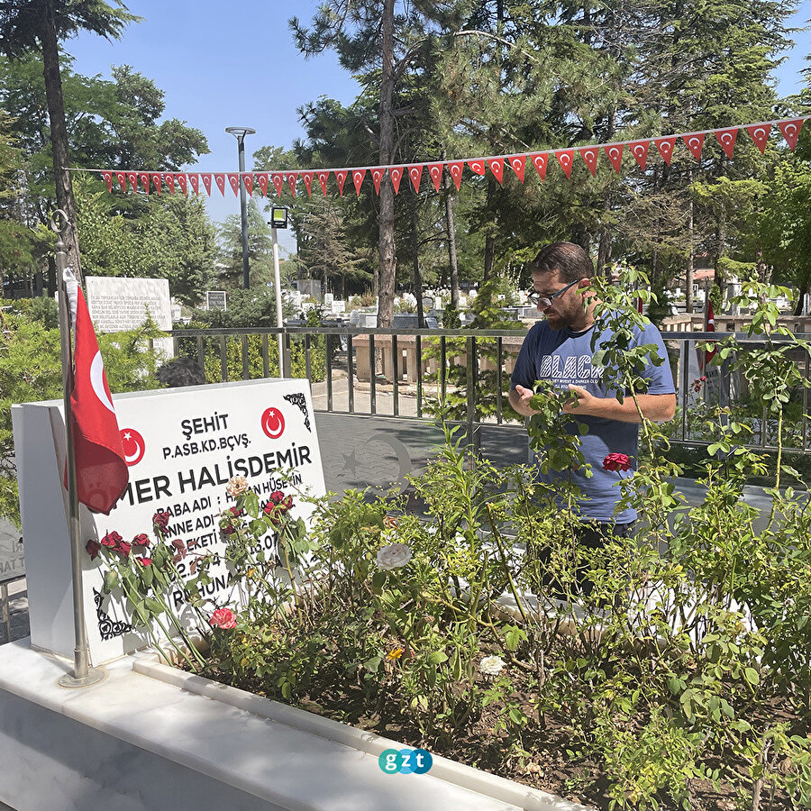 15 Temmuz şehitleri kabirleri başında anıldı