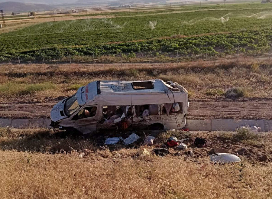 Aksaray'da fındık işçilerini taşıyan minibüs devrildi: 24 yaralı