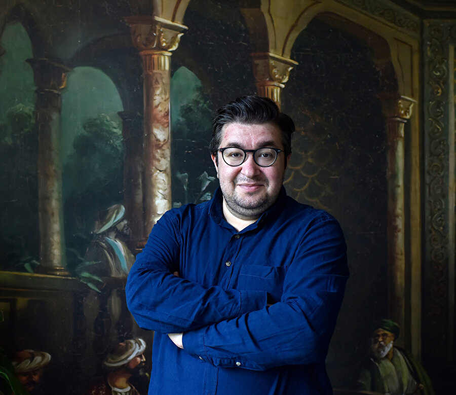 Doğduğumuz andan beri ölüm gerçeğini biliyoruz ama bunu idrak etmek insan hayatının belli dönemlerinde oluyor. Kitapta da biraz böyle. Siz bu işin sonunun olmadığını görüyorsunuz ve ona göre mesela sevdiğiniz yazarların sevdiğiniz kitaplarını, özel baskıları toplamaya başlıyorsunuz.   Fotoğraf: Sedat Özkömeç