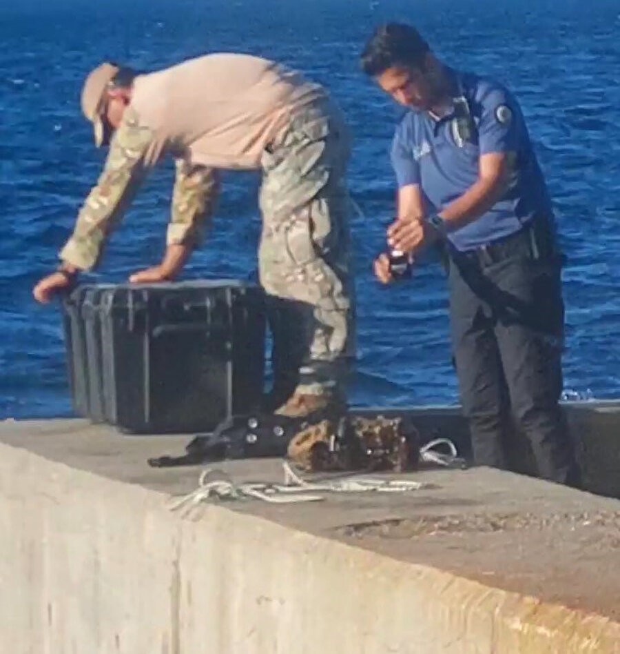 İstanbul Boğazı'nda mayın alarmı: Dalgıçlar çıkardı