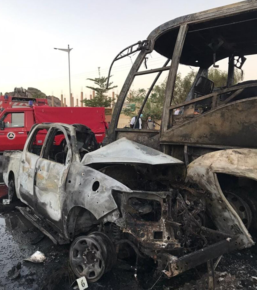 2 aracın çarpışmasının ardından çıkan yangında “yanan” kurbanların sayısı 34'e yükseldi.