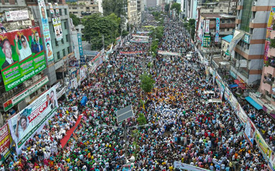Geçen hafta Dakka'da yaklaşık 50.000 kişinin katıldığı bir miting olaysız dağıldı.