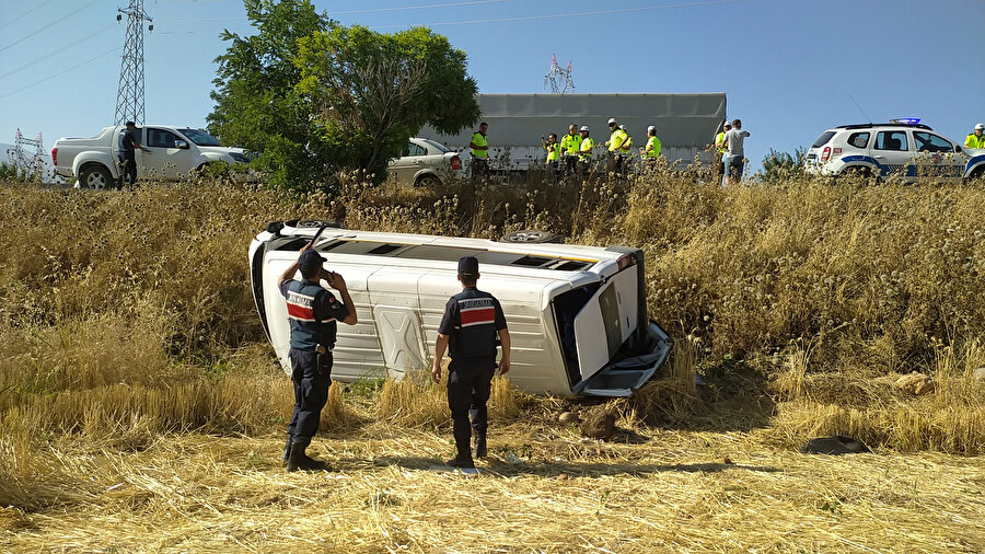 Adıyaman'da servis minibüsü şarampole devrildi: 7 yaralı