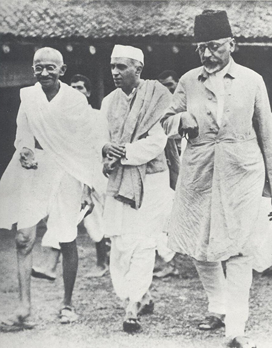 Mahatma Gandhi, Jawaharlal Nehru ve Ebu'l-Kelâm Âzâd.