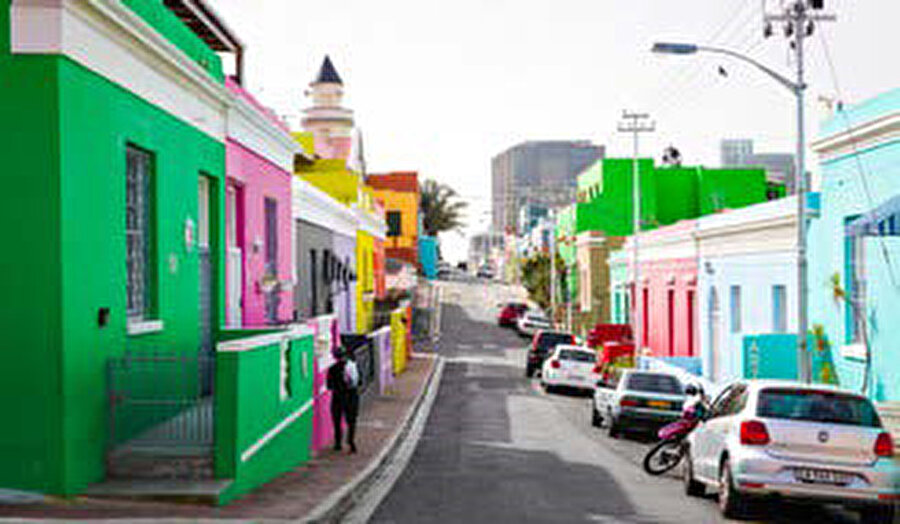 Küba’daki evler gibi rengarenk evlerin hikayesi mutlu sona ulaştığı için beni mutlu etti.