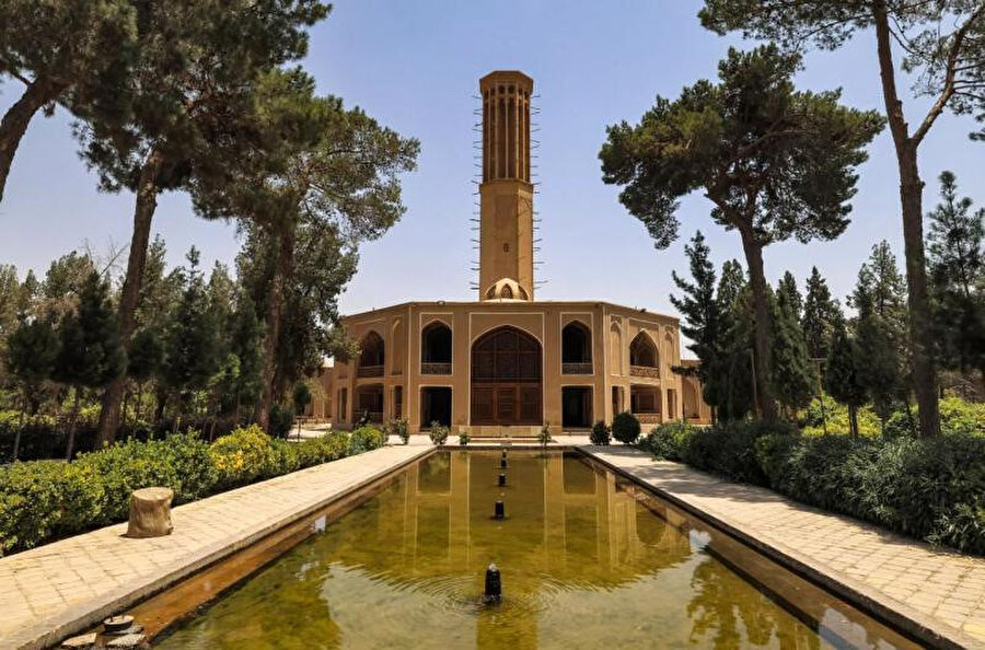 Devlet Abad Bahçesi, Yezd'in en yüksek bâdgîrine ev sahipliği yapıyor.