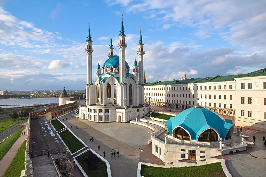 16. yüzyılda Kazan Kremlini'nde inşa edilen Kul Şerif Camii, adını Ruslara karşı direniş önderi olan Kul Şerif'ten almaktadır.