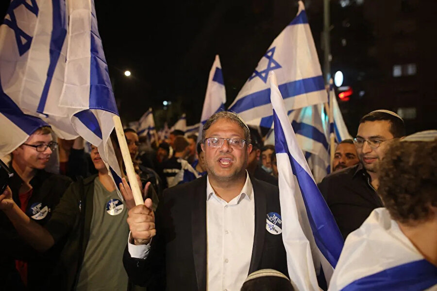 İsrail siyasetinde Yahudi üstünlükçü siyasetiyle tanınan Ben-Gvir uzun süredir tartışmalı bir figür olarak öne çıkıyor.