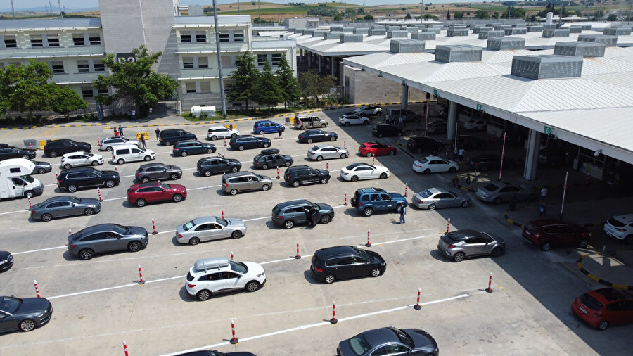 Sınır kapılarından 1 milyon 300 bin gurbetçi geldi