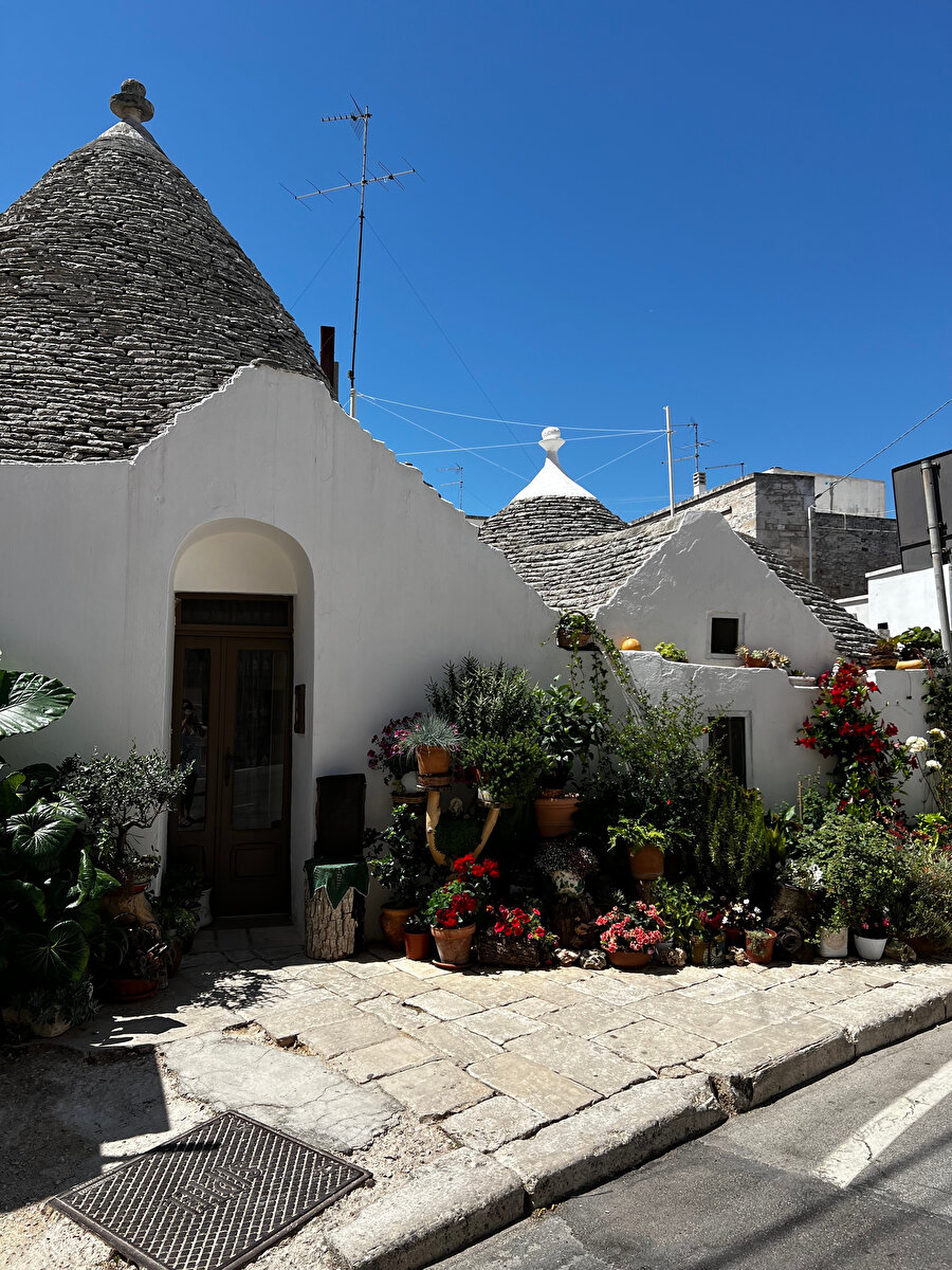 Alberobello’nun trulli tipi yapıları Selcen Kürklü