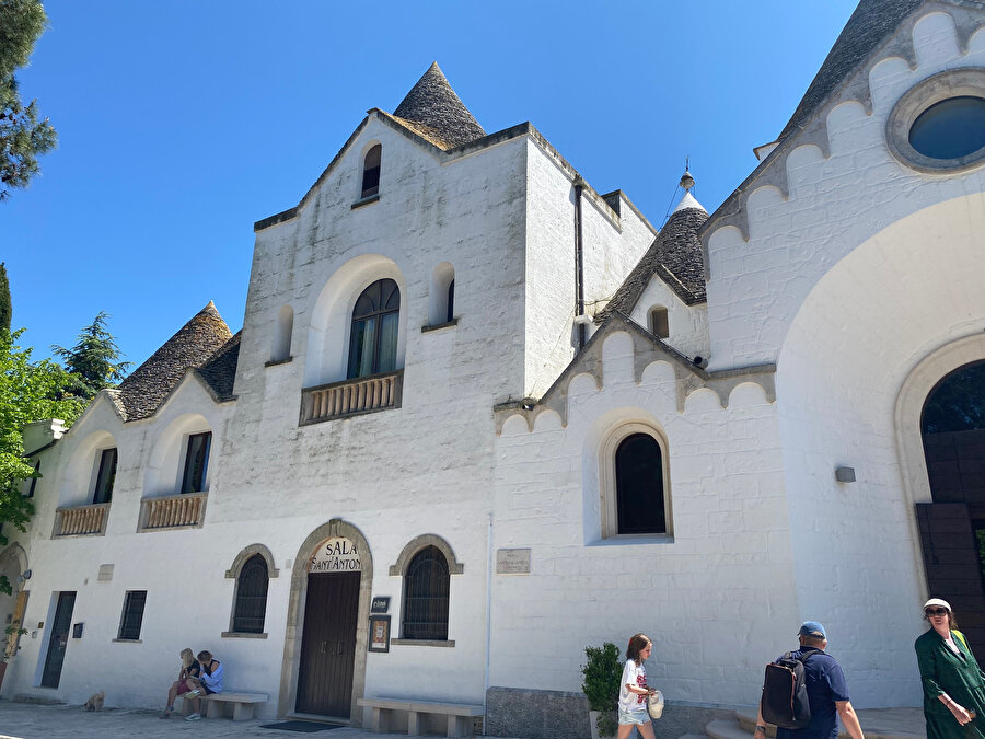 Bari, Alberobello, Sant’Antonio Kilisesi (Parrocchia Sant'Antonio di Padova) 