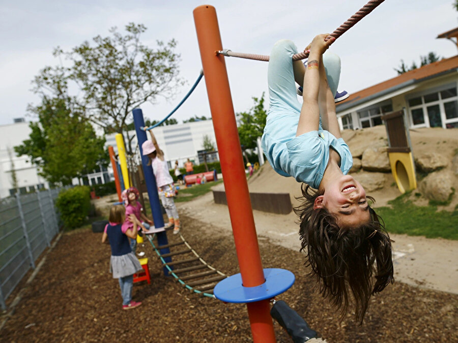 Gittiğimiz okullarda en büyük mucizenin iyi bir öğretmene denk gelmek olduğu, öğretmenliğin kutsandığı bir coğrafyada olduğumuz ise hâlen geçerliliğini koruyor.