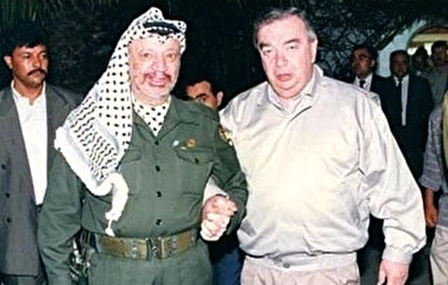 Birçok lider ve yöneticiyle bir araya gelme ve arkadaşlık kurma imkânı yakalayan Primakov, Filistin Kurtuluş Örgütü (FKÖ) Lideri Yaser Arafat'la da görüşmeler sağladı.