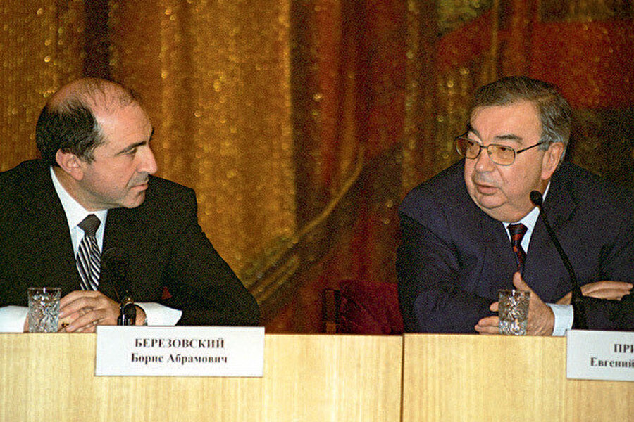 Başbakanlığı döneminde Primakov, “baş düşmanı” Yahudi asıllı Rus iş adamı Boris Berezovsky ile bir basın açıklaması yaptı. 