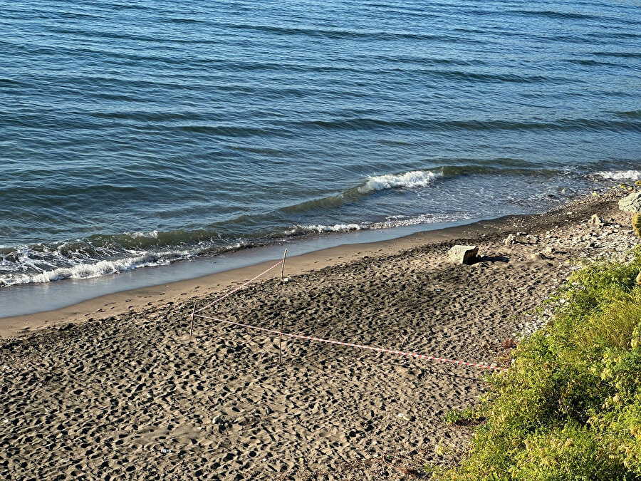 Bartın'da dehşet: Plaja kaya parçaları düştü