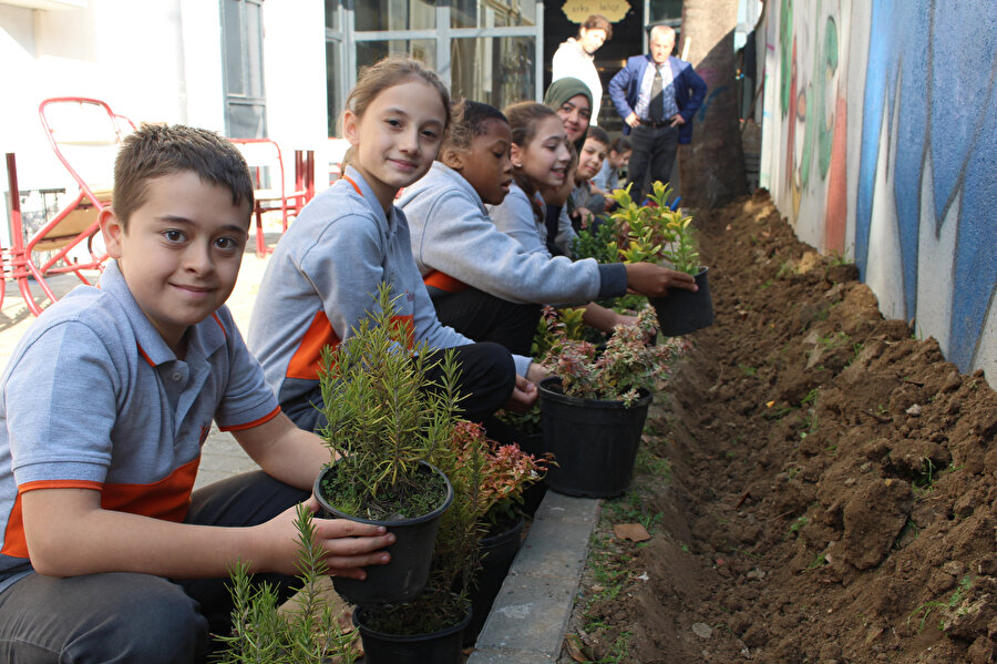 Bir eğitim modelini sahada uygulayacak en önemli unsur öğretmendir. Çalışacağımız, birlikte yol yürüyeceğimiz arkadaşlarımızı buna göre tercih ediyoruz.
