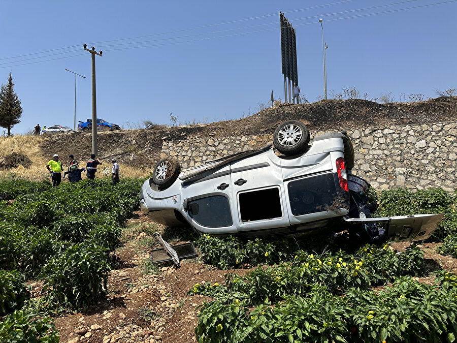 Adıyaman'da araç şarampole devrildi: 5 yaralı