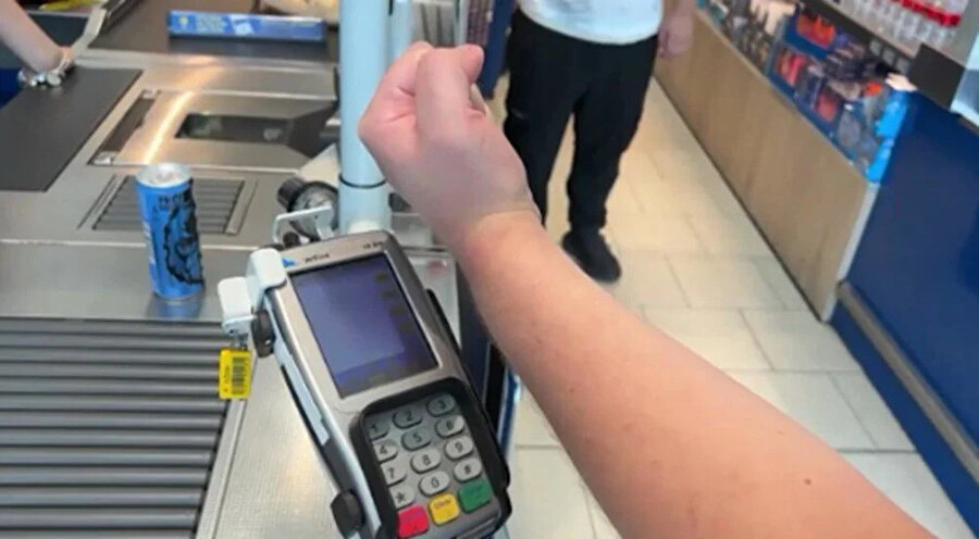 Temassız adam 5 parmağına 5 mikroçip taktırdı: Cüzdan taşımıyor