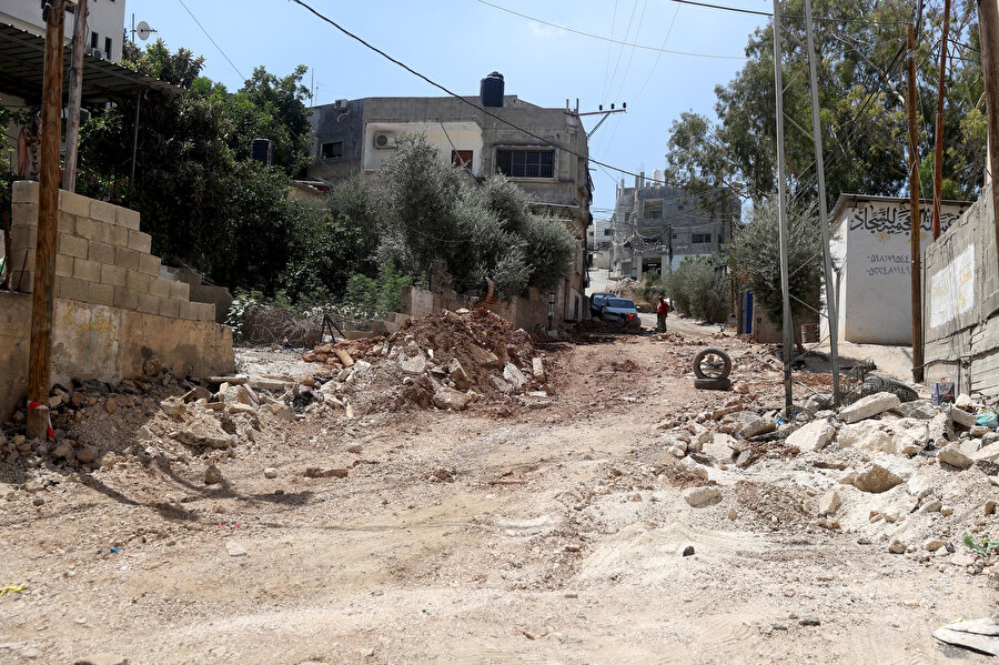 İsrail ordusunun 24 Temmuz'da gerçekleştirdiği saldırıda, Nur Şems Mülteci Kampı'nda yaklaşık 3 kilometrelik yolu tahrip etti.