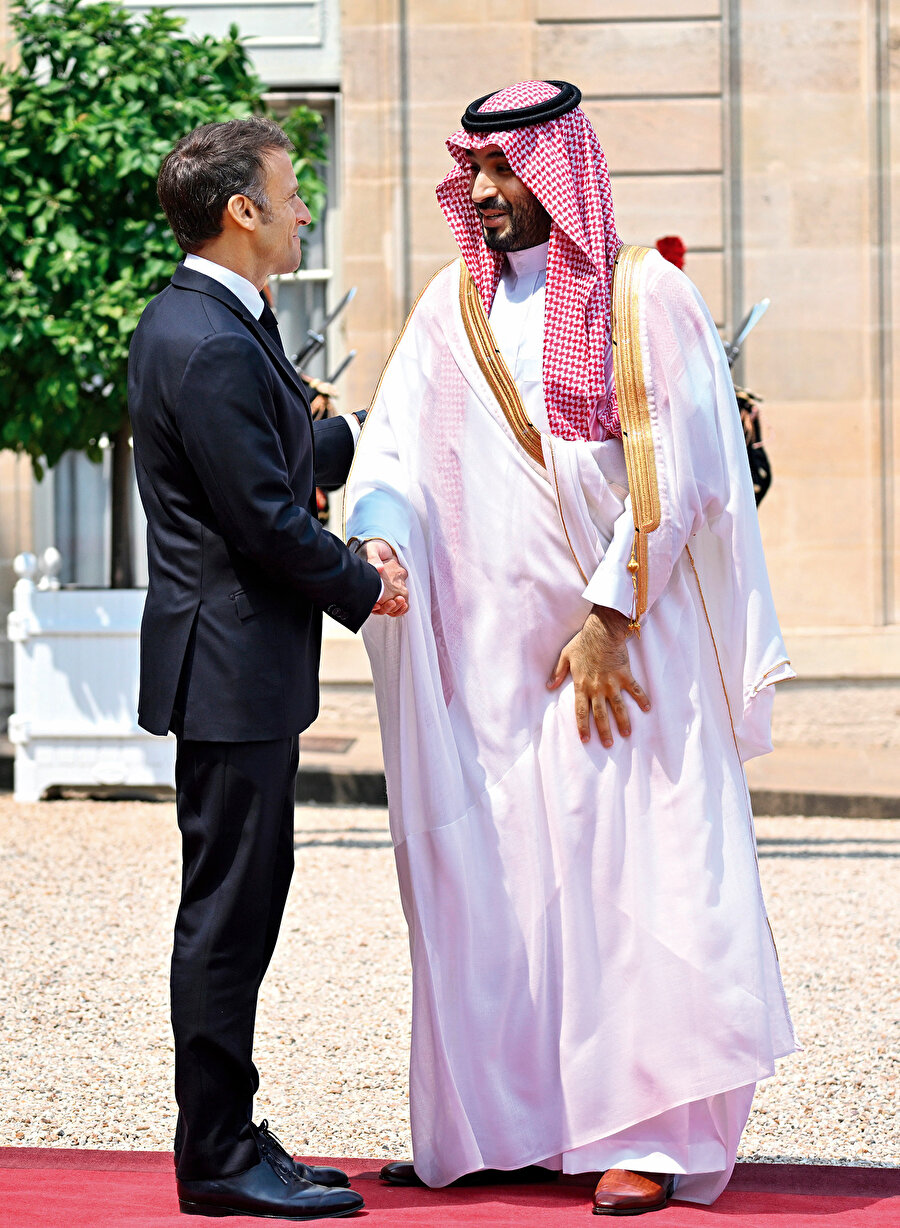 Emmanuel Macron ve Muhammed bin Selman.