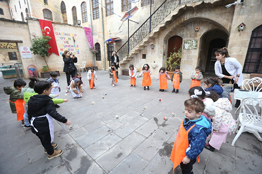 Gaziantep Oyun ve Oyuncak Müzesi’nde ise 14 Ağustos’a kadar süren oyun atölyeleri bulunuyor.