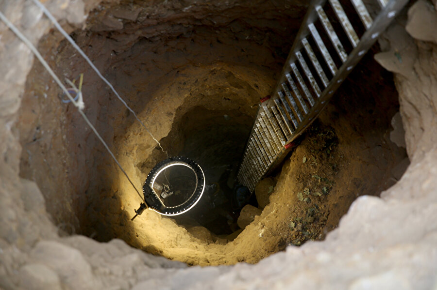 Üç kişi altın bulmak için kazdıkça kazdı: Biri çukurda hayatını kaybetti