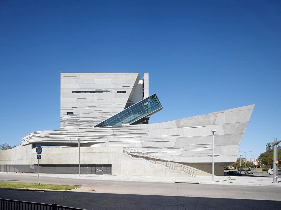 Perot Museum of Nature & Science, Thom Mayne. 
