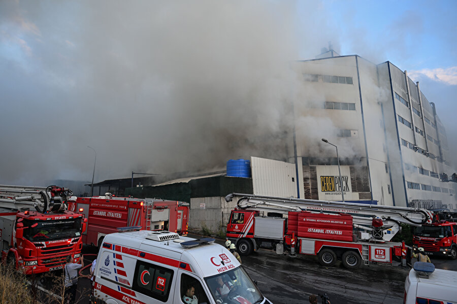 İstanbul'da cam üretim tesisinde yangın