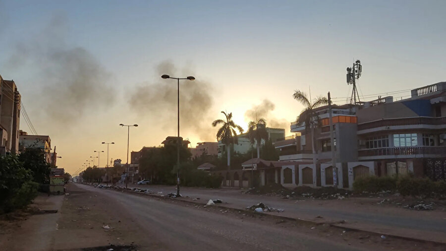 Sudan ordusu, çatışmanın gördüğü en ağır muharebelerden birinin yeri olan ülkenin başkentinin kontrolünü yeniden kazanma çabalarını yoğunlaştırırken, savaşın parçaladığı Sudan'daki mücadele hiçbir azalma belirtisi göstermiyor.