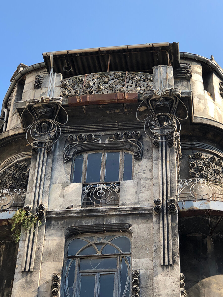 Sirkeci, Vlora Han, cephe, detay. Fotoğraf: Uluç Algan.