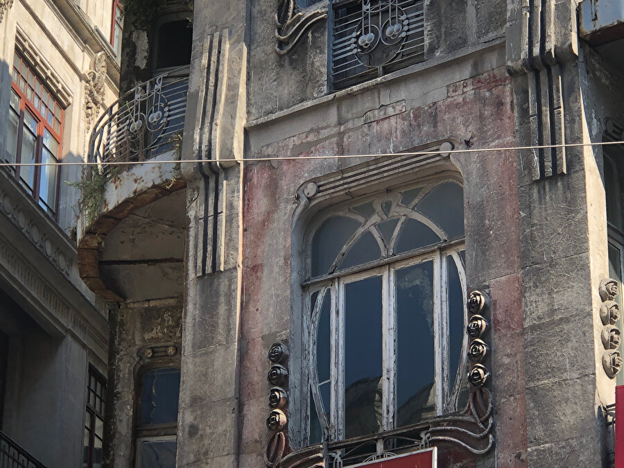 Sirkeci, Vlora Han, cephe, detay. Fotoğraf: Uluç Algan.