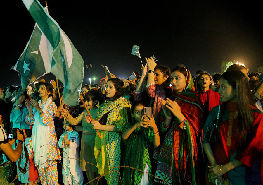 Dünyanın en kalabalık beşinci ülkesi Pakistan'da son 76 yılda siyasî ve ekonomik zorluklar yaşandı.