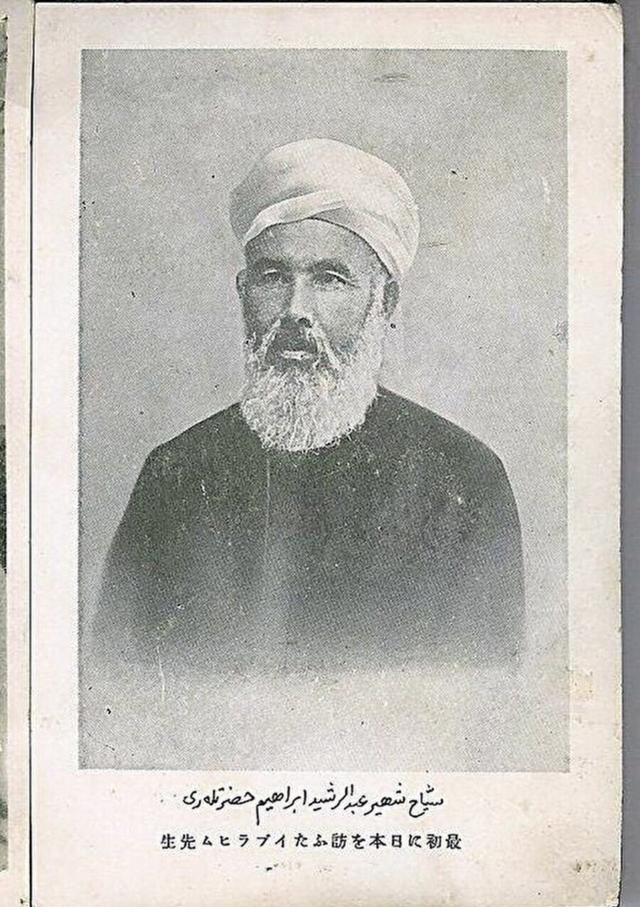 Abdürreşid İbrahim, ilk gençlik yıllarından itibaren Rusya’daki Müslüman halkların kimliklerini yitirmemeleri için mücadele vermişti.