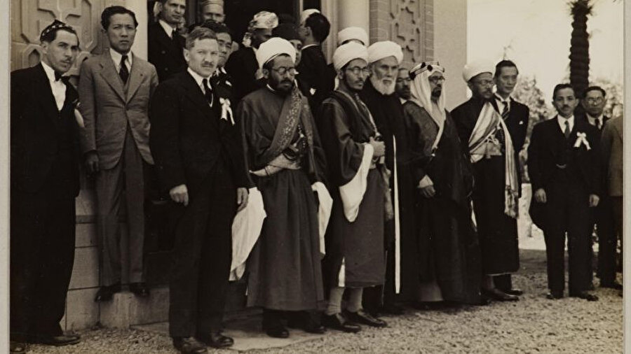 Kafkasya, Maveraünnehir, Batı Türkistan, Doğu Türkistan, Sibirya bölgelerine giden İbrahim, 1900 yılında ilk kez Japonya’ya geldi.