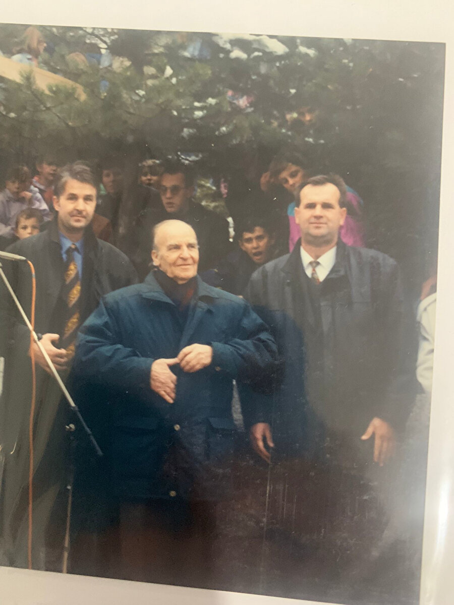 Asılsız bir suçlamayla üç yıl hapse mahkum edilen Kemal Terziç, Zenica’nın en kötü hapishanesine gönderildikten sonra burada ilk kez Saraybosna sürecinden insanlarla tanıştı. 